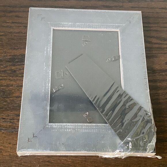 Set of 4 Rustic Wood Picture Frames – 4x6 Gray Brown Distressed Farmhouse Style - Picture 6 of 7